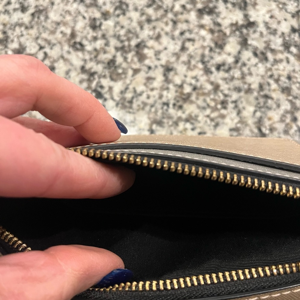Marc Jacobs Silver/ Gold Metallic Snapshot Crossbody Camera Bag NWOT - Picture 10 of 16